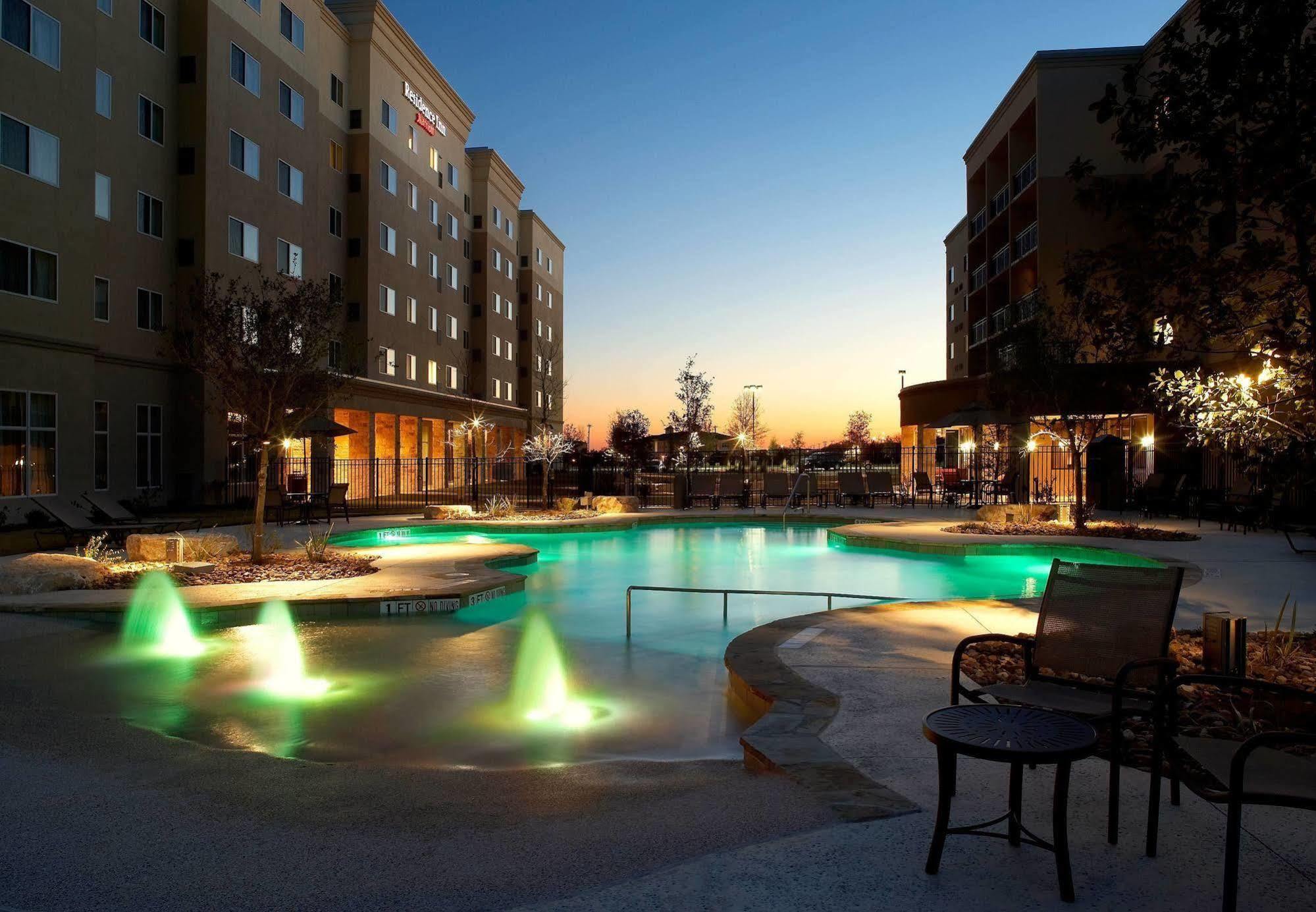 Courtyard By Marriott Six Flags At The Rim 3*