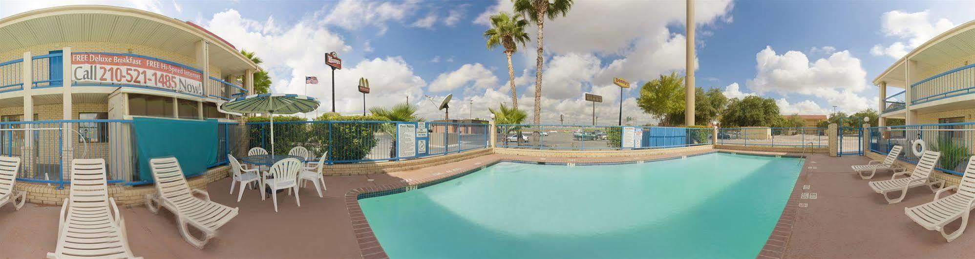 Ramada By Wyndham Near Seaworld - Lackland Afb Hotel
