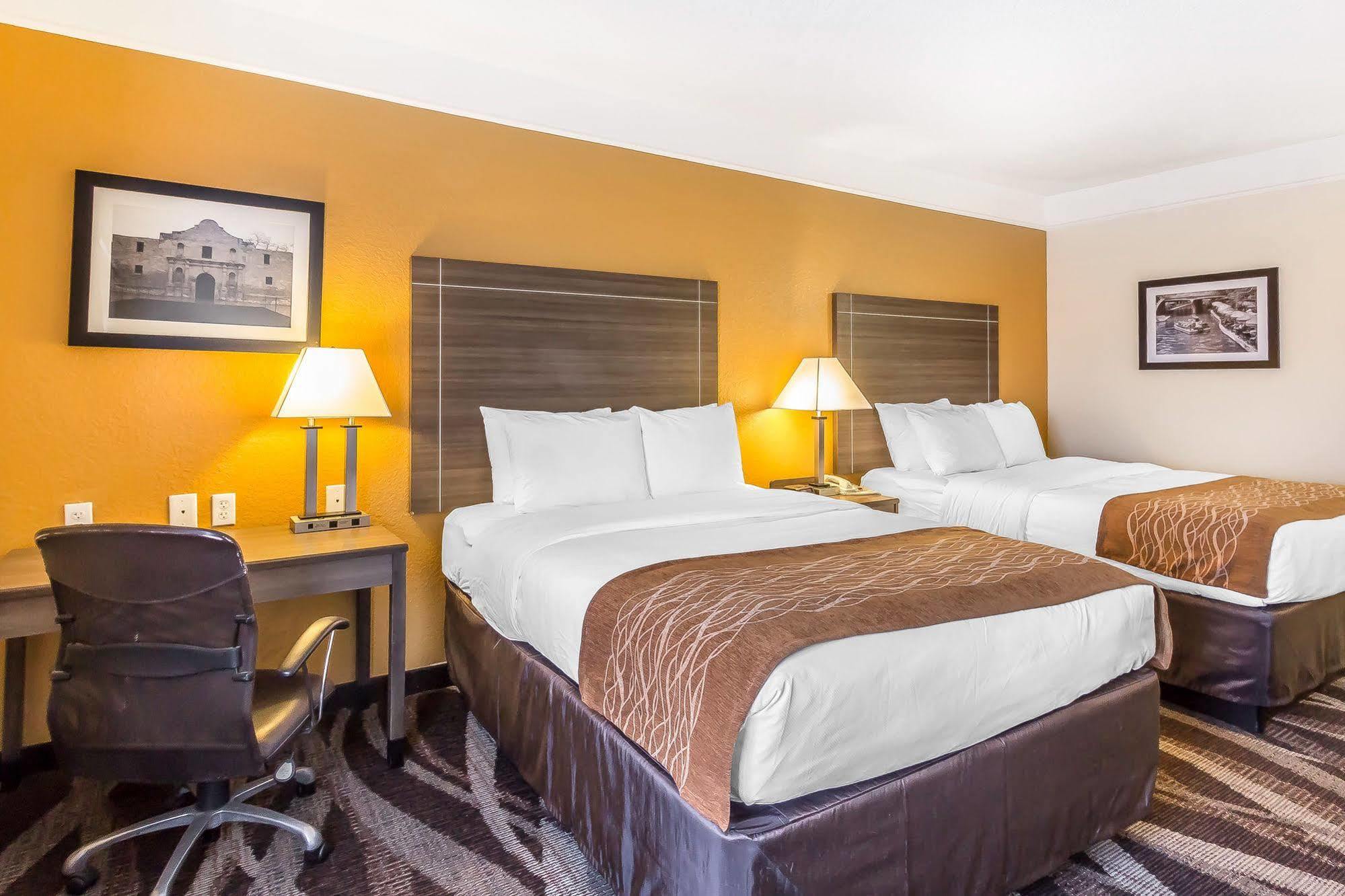 Hotel Comfort I-10 East Near At&t Center