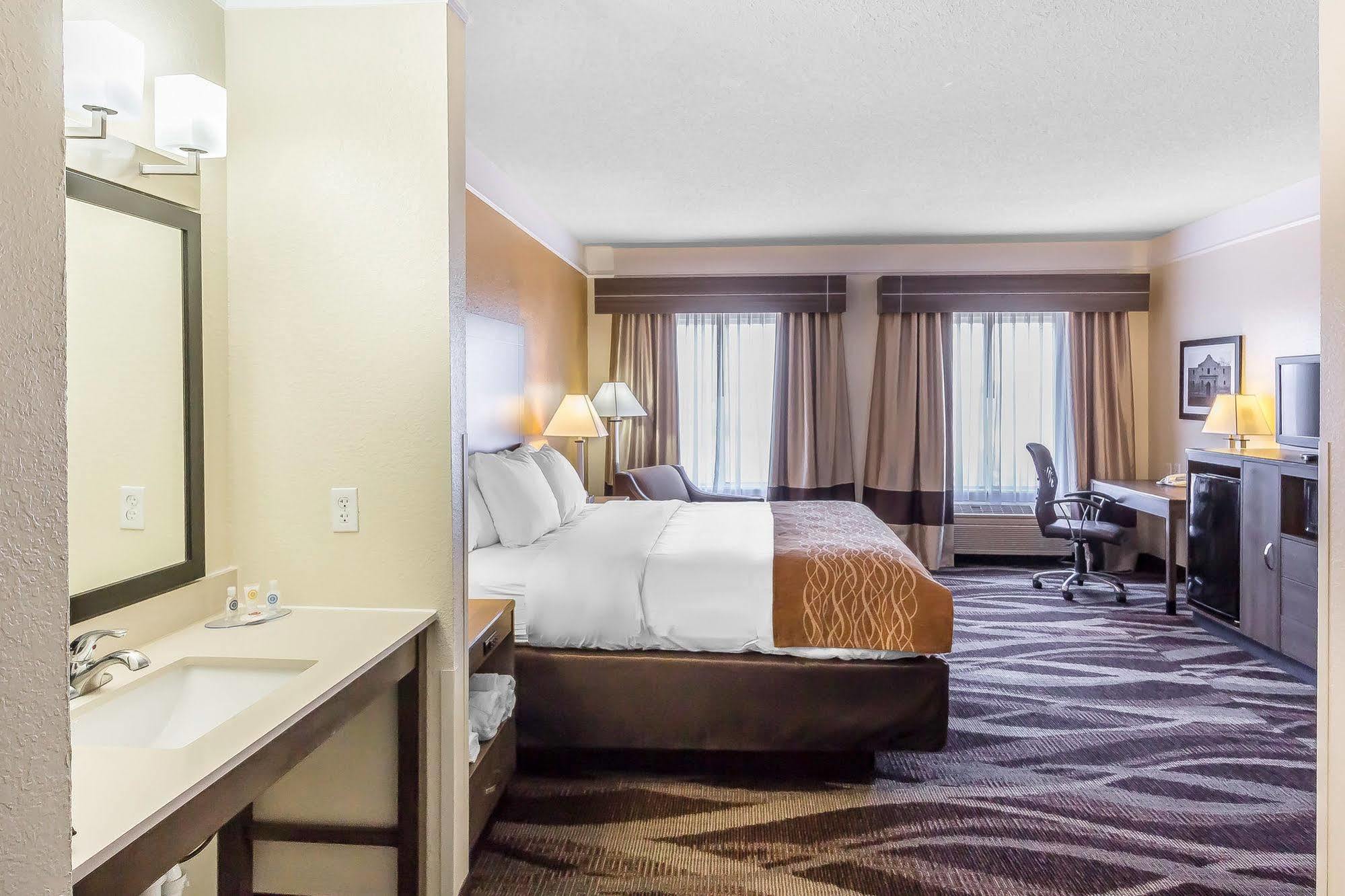Hotel Comfort I-10 East Near At&t Center San Antonio