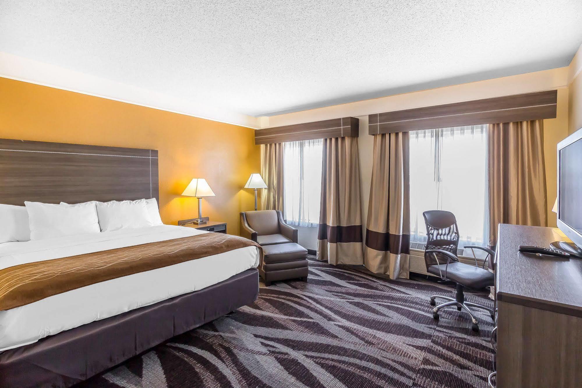 Hotel Comfort I-10 East Near At&t Center 2*