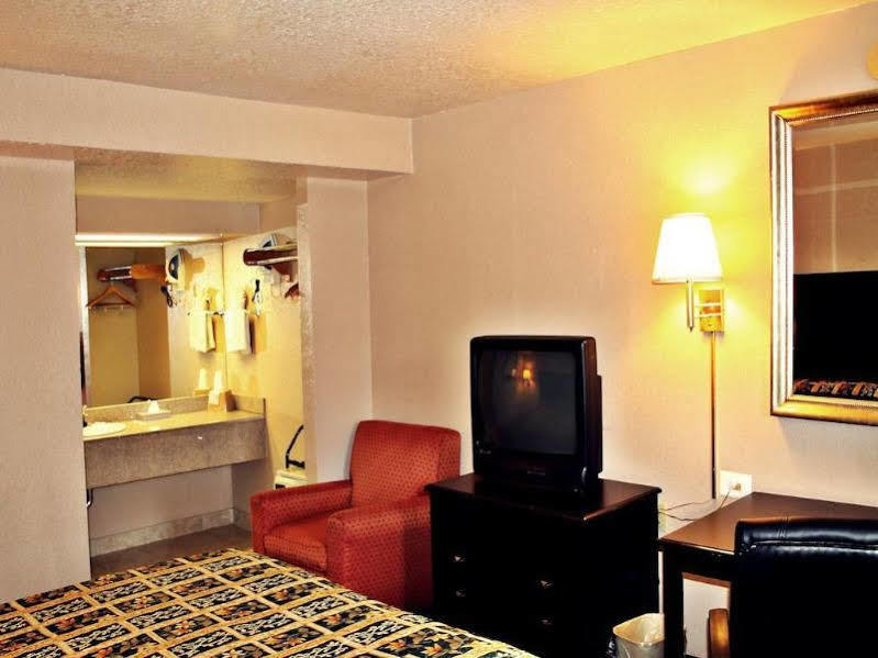 Super 8 By Wyndham Pearl District Downtown Motel 2*