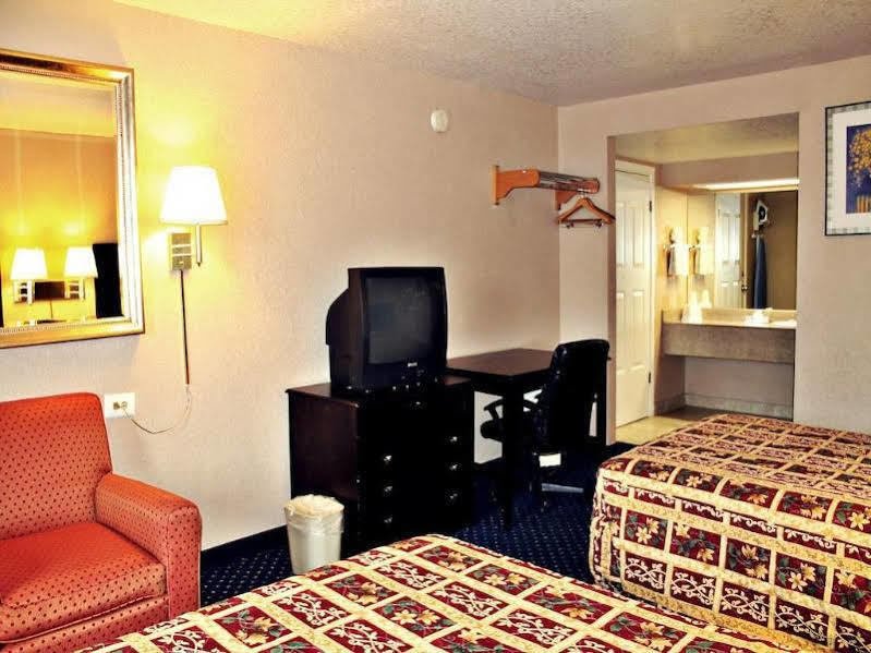 Super 8 By Wyndham Pearl District Downtown Motel 2*