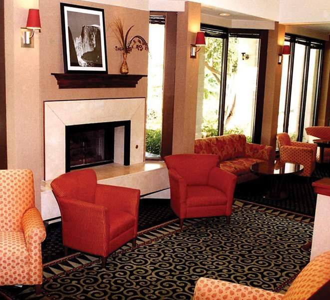 Courtyard By Marriott Downtown