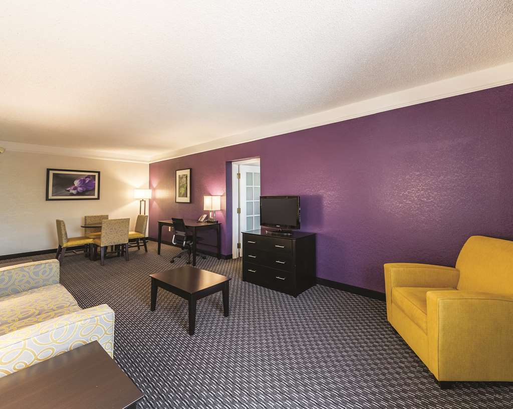 Hotel La Quinta & By Wyndham Downtown