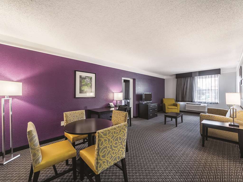 Hotel La Quinta & By Wyndham Downtown 3*
