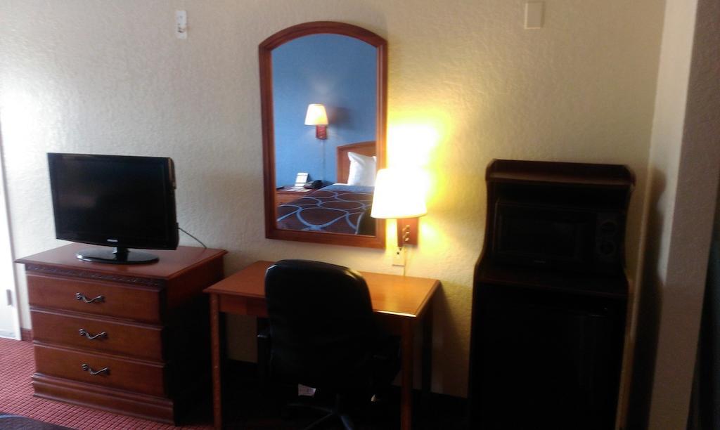 Super 8 By Wyndham At I-10 2* San Antonio