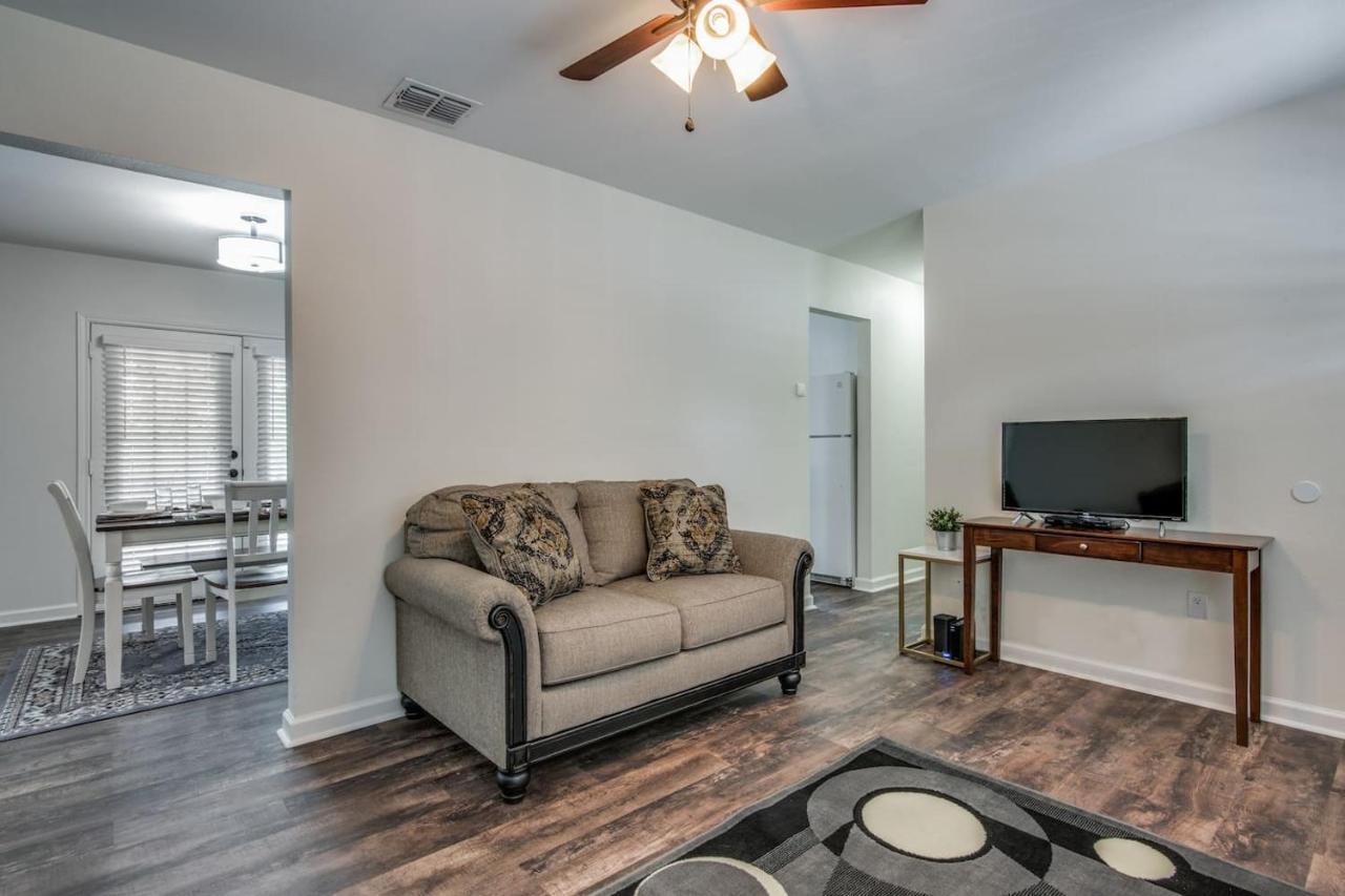 Gateway Casita - Sleeps 12, 5 Minutes To Lackland Holiday home