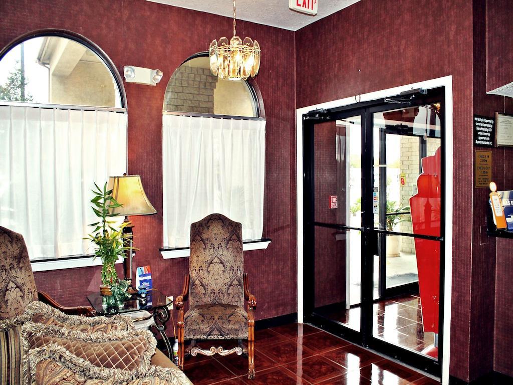 Super 8 By Wyndham At I-10 Motel San Antonio