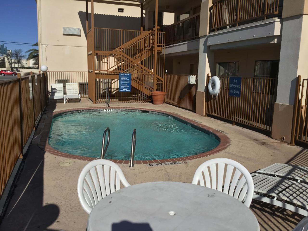 Days By Wyndham Near Seaworld Hotel San Antonio