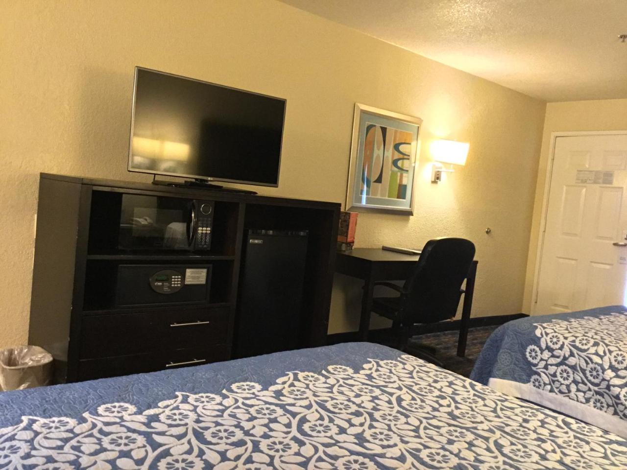 Days By Wyndham Near Seaworld Hotel