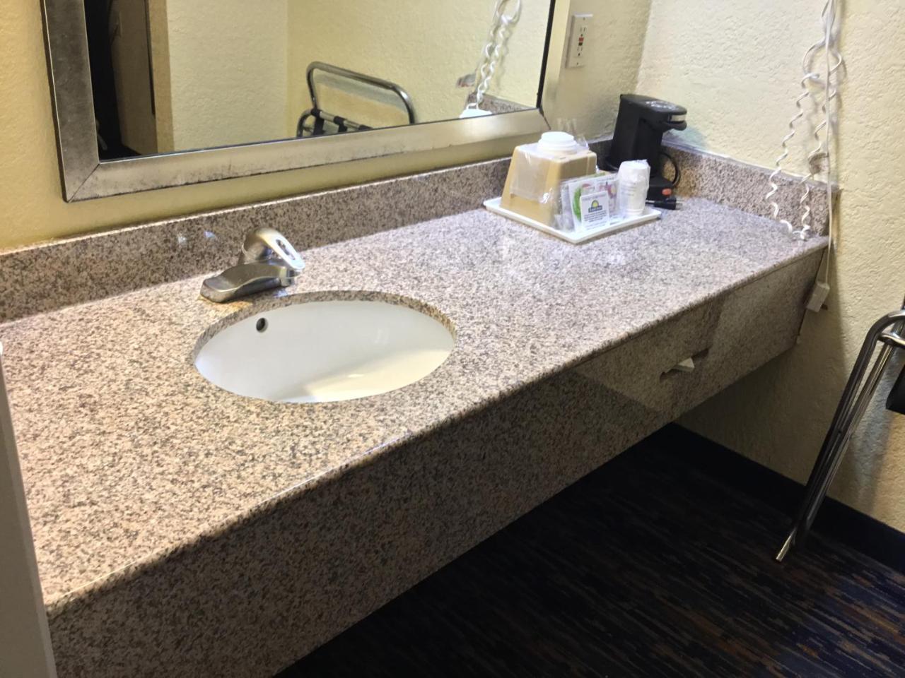 Hotel Days By Wyndham Near Seaworld 2*