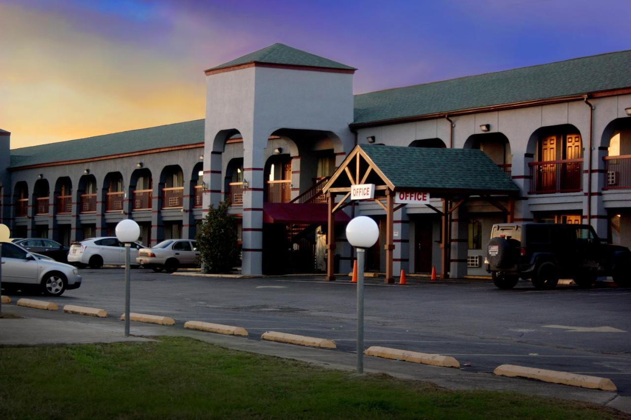 Hotel Americas Value - At&t Center/fort Sam Houston