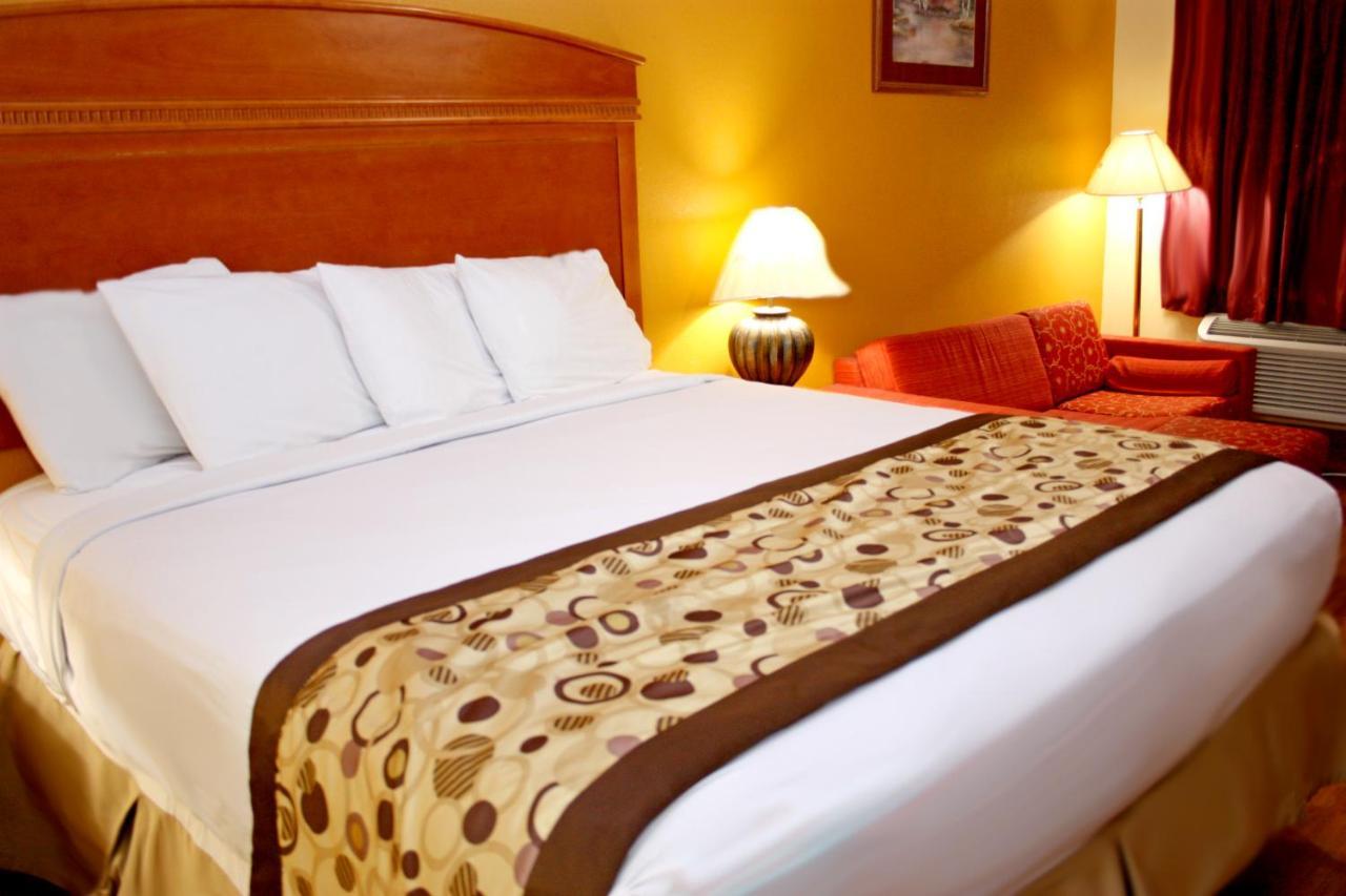 Hotel Americas Value - At&t Center/fort Sam Houston 2*