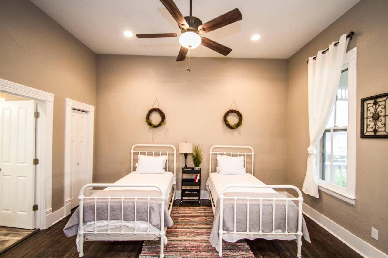 Wyoming St Restored Historic 2br/1ba Downtown Holiday home *