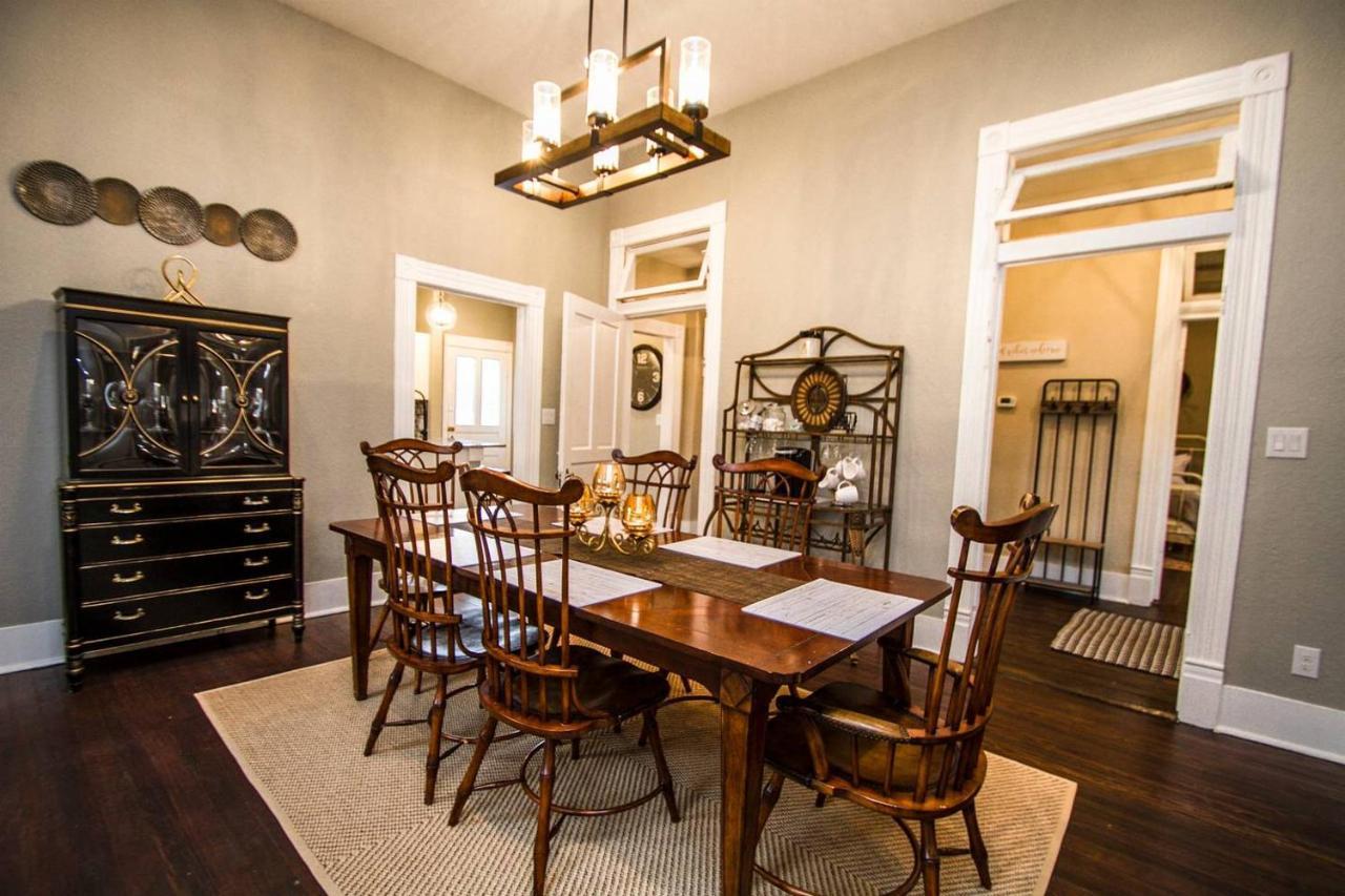 Wyoming St Restored Historic 2br/1ba Downtown Holiday home San Antonio