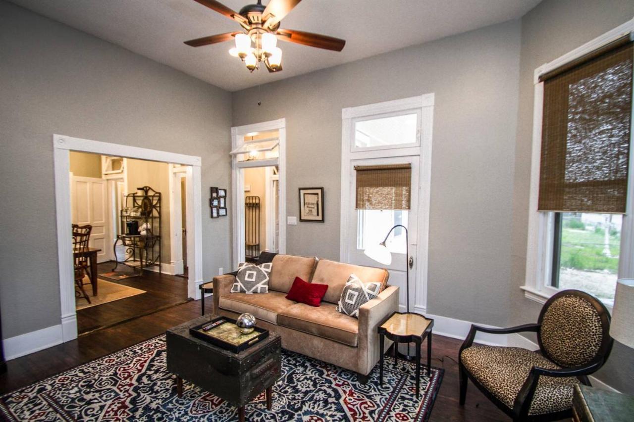 Wyoming St Restored Historic 2br/1ba Downtown * San Antonio