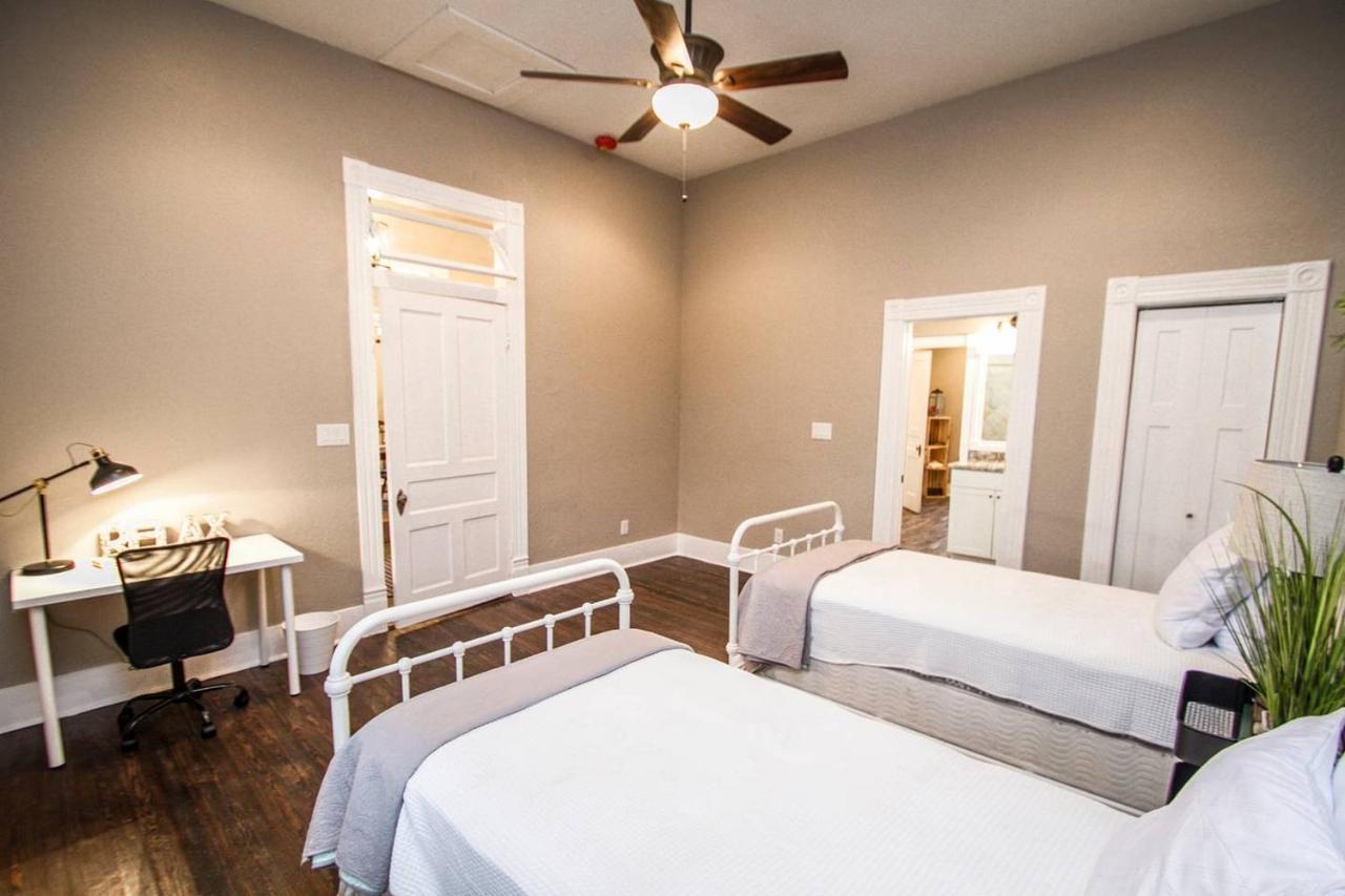 Wyoming St Restored Historic 2br/1ba Downtown *