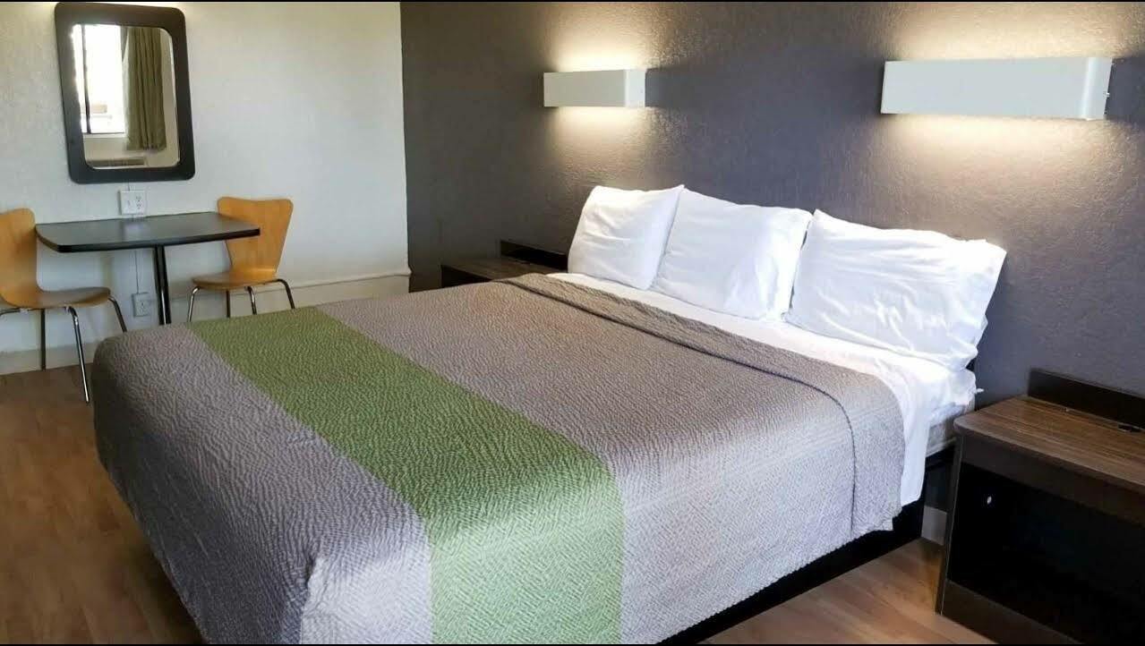 The At Market Square Motel San Antonio