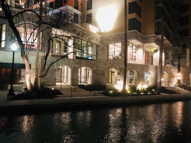 Hotel Hampton & Riverwalk