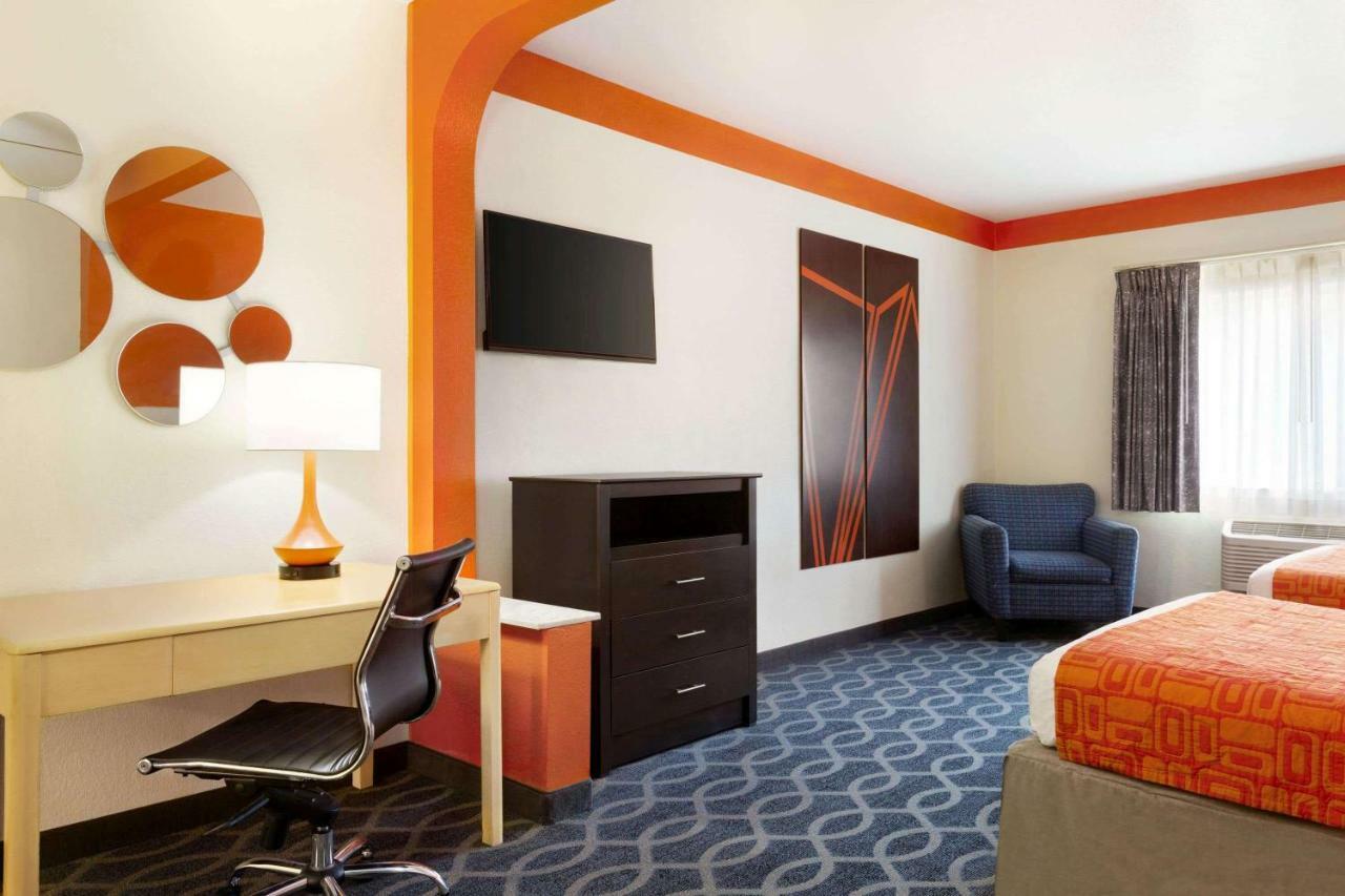 Howard Johnson By Wyndham & San Antonio