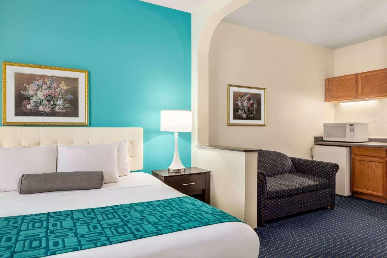 Howard Johnson By Wyndham & 2*