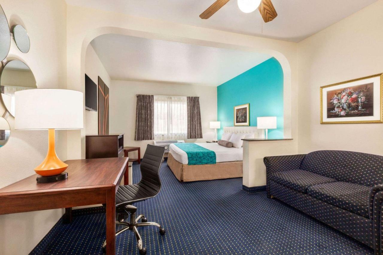 Howard Johnson By Wyndham & San Antonio