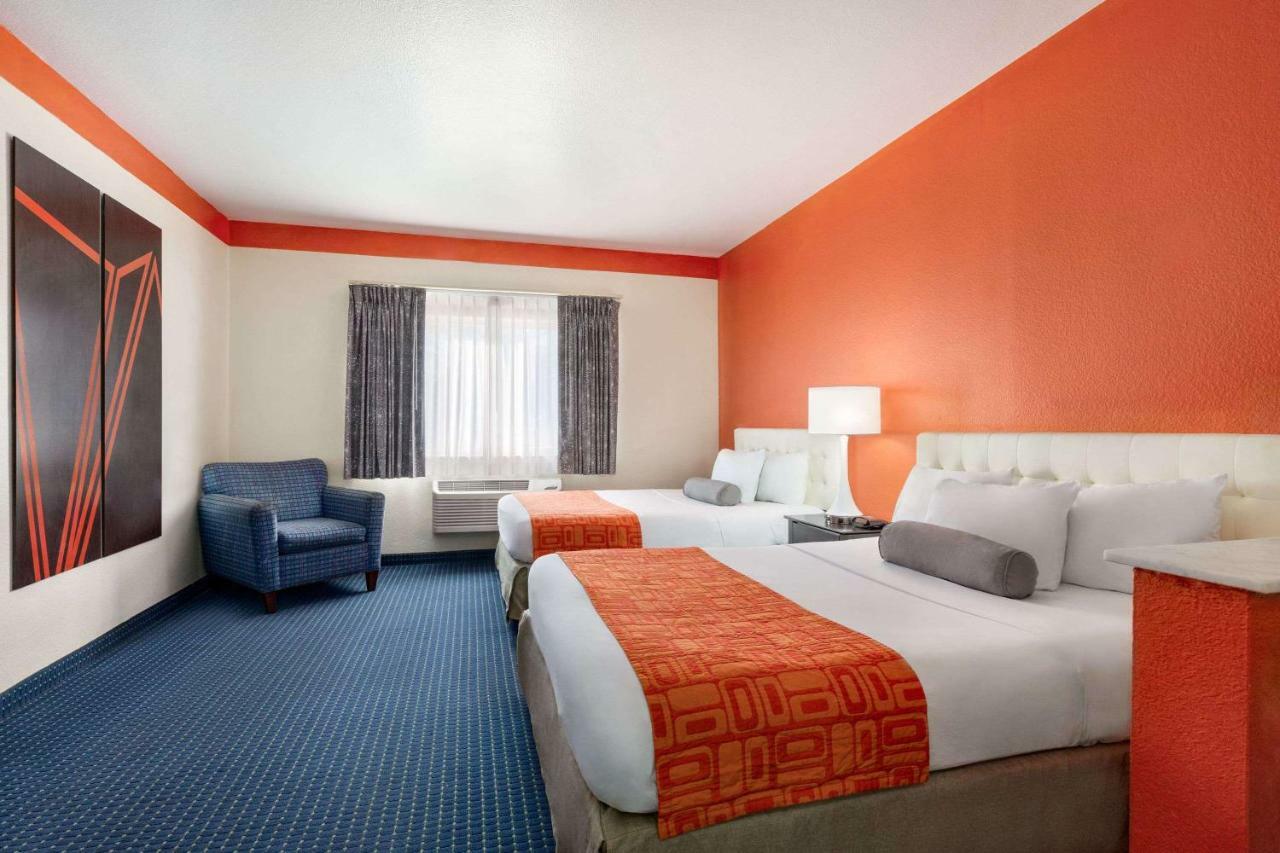 Howard Johnson By Wyndham & San Antonio