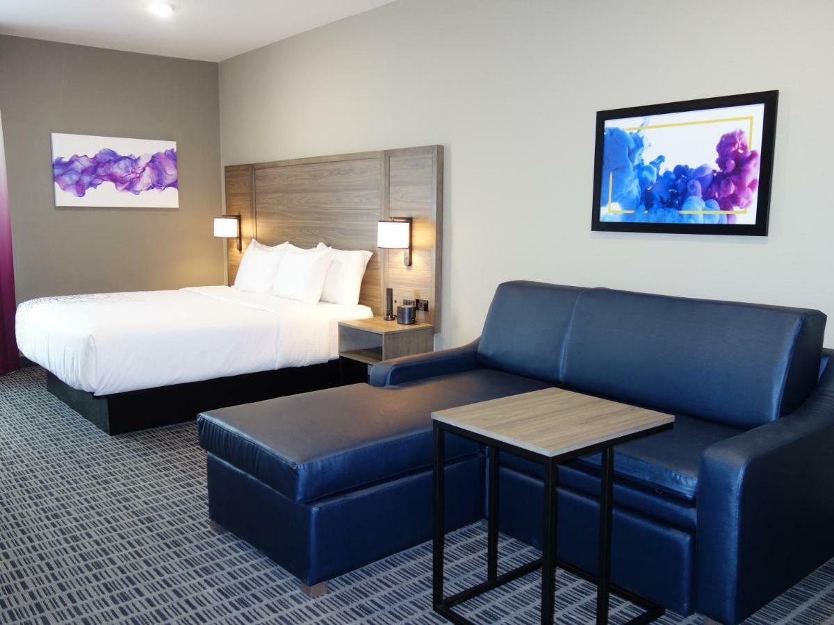 La Quinta By Wyndham Alamo Hotel