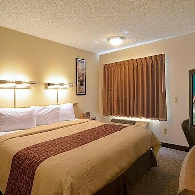 Red Roof Airport Motel 2*