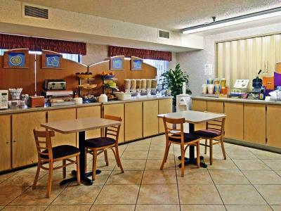 Ramada By Wyndham Near Seaworld - Lackland Afb