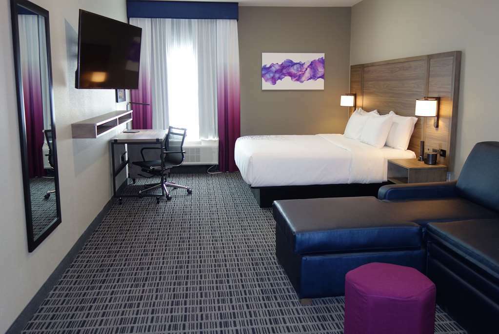 La Quinta By Wyndham Alamo Hotel