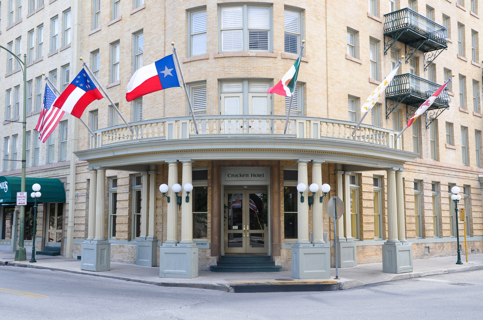 The Crockett Hotel 3*