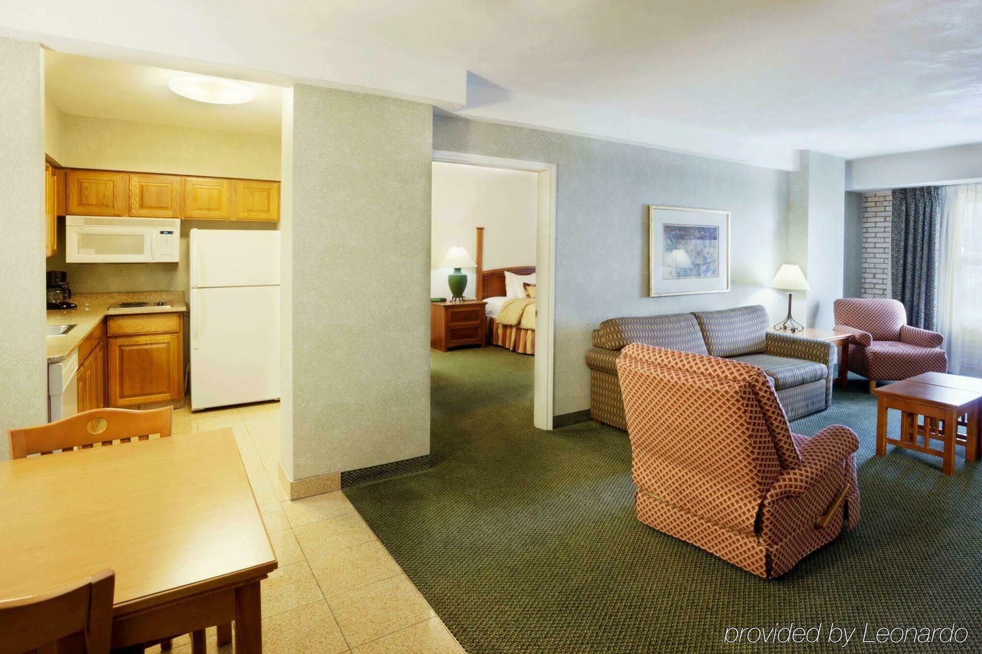 Hotel Staybridge Airport By Ihg 3*