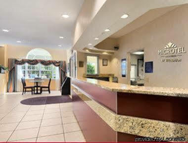 Hotel Super 8 By Wyndham Airport North San Antonio