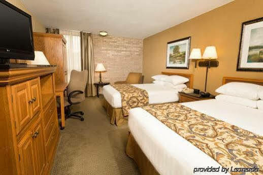 Hotel Drury Plaza Airport