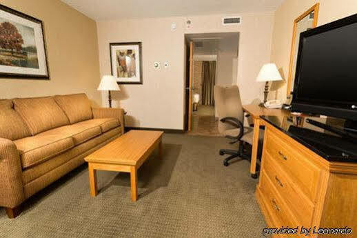 Drury Plaza Airport Hotel 3*