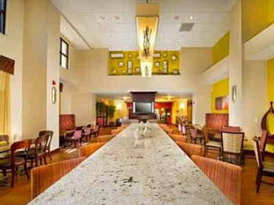 Hampton And Airport Hotel