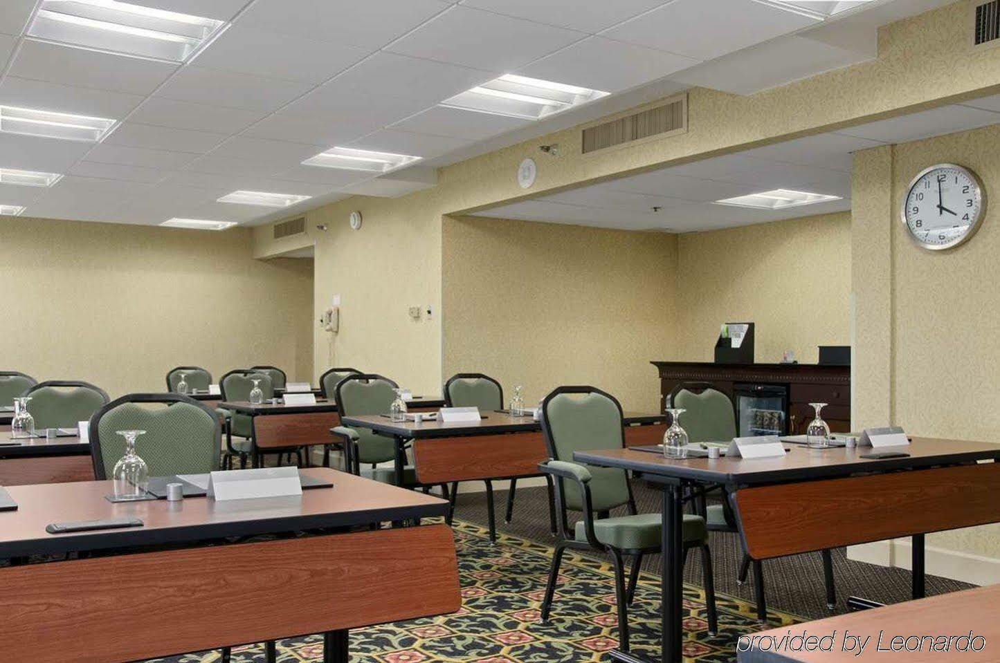 Doubletree By Hilton Airport 3*