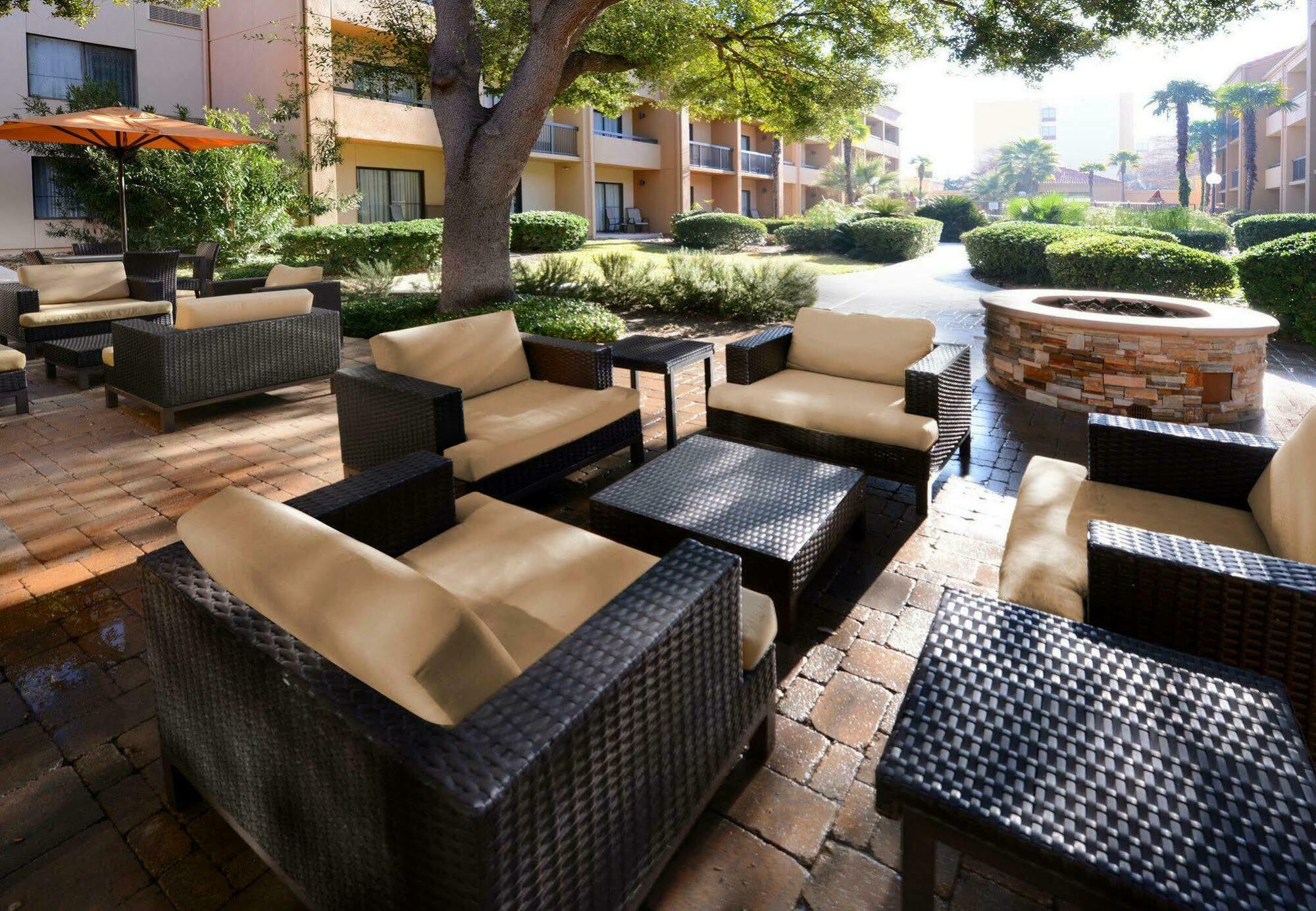 Courtyard By Marriott Downtown 3*