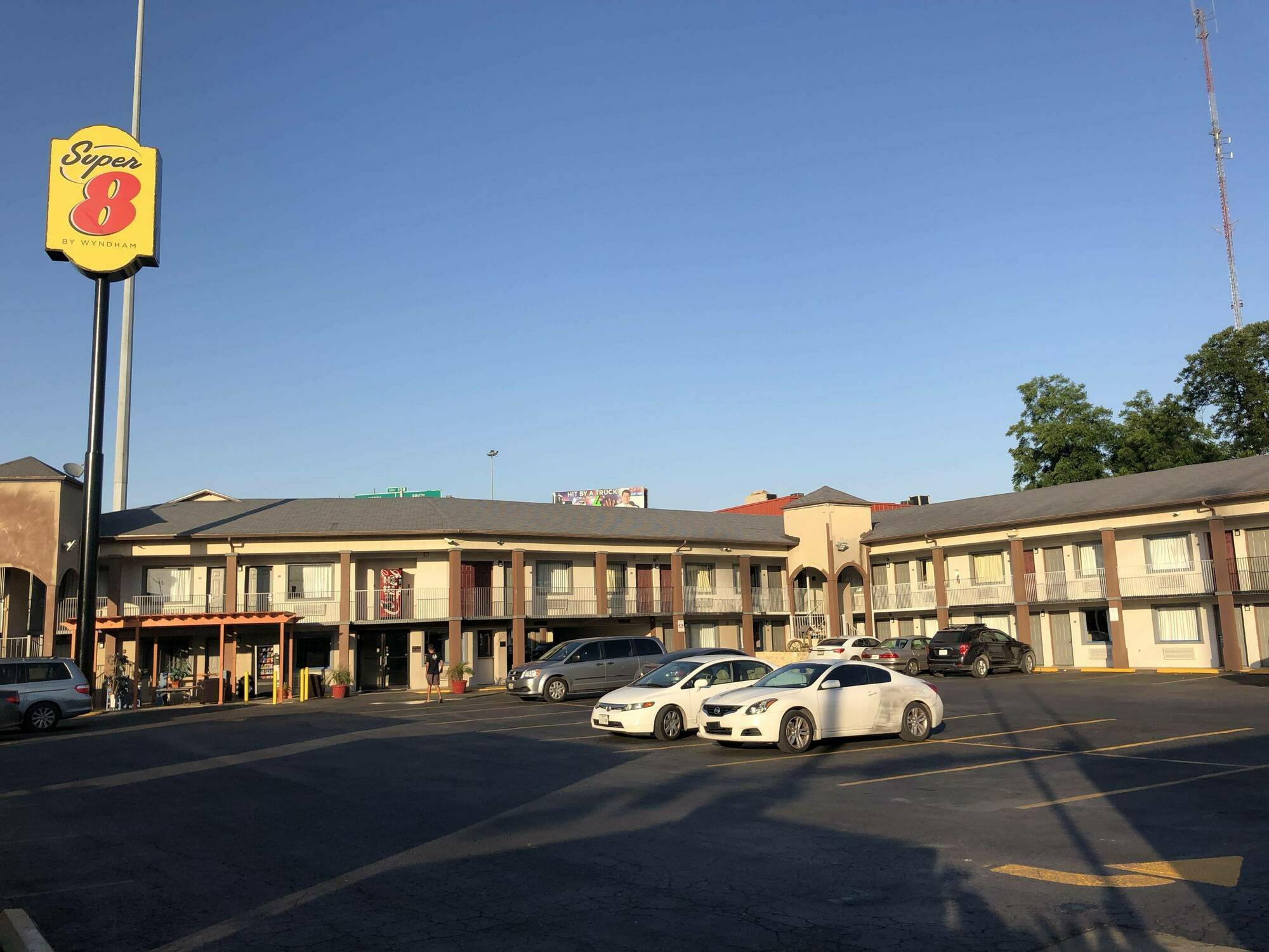 Super 8 By Wyndham Pearl District Downtown San Antonio