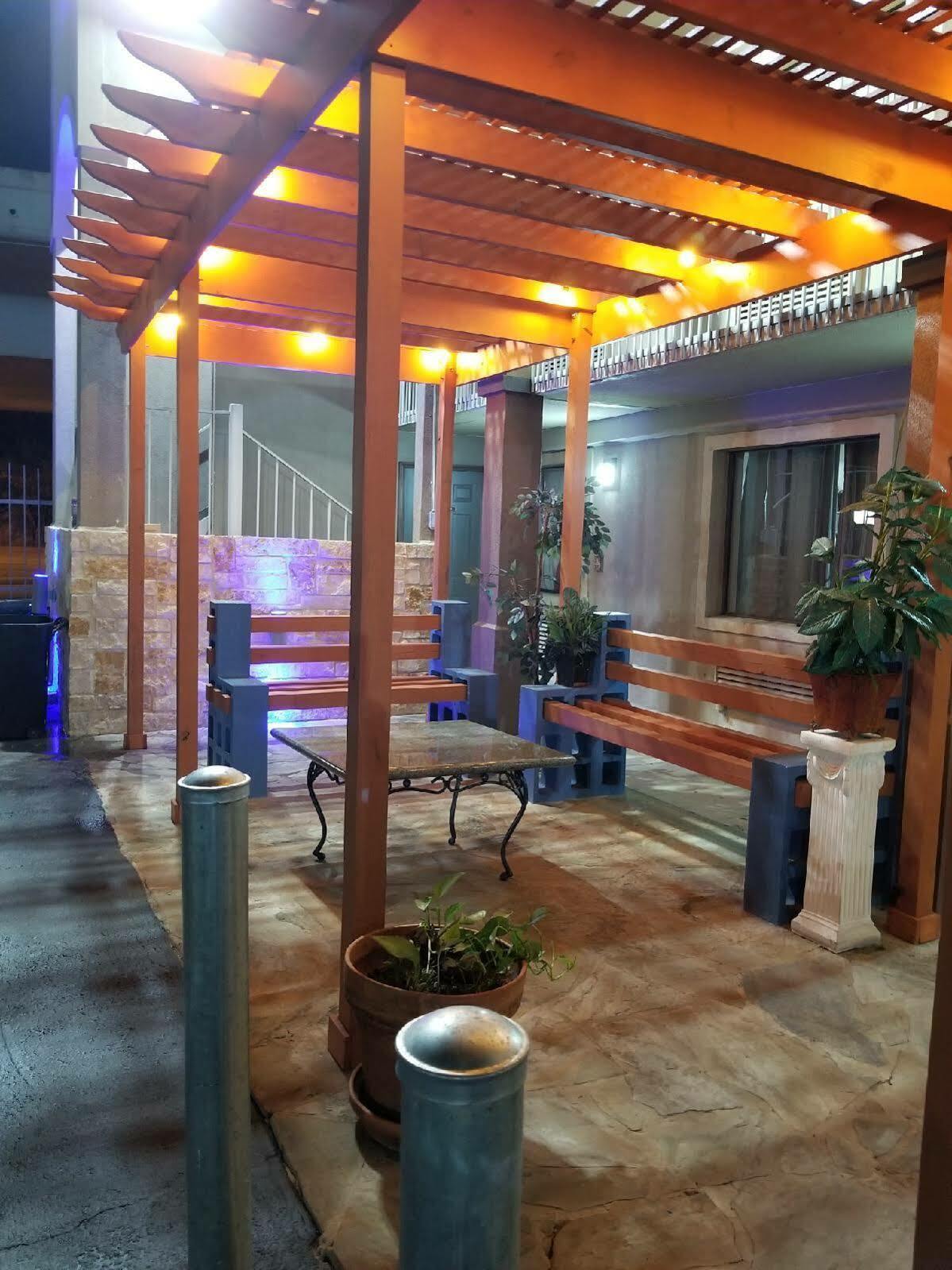 Motel Super 8 By Wyndham Pearl District Downtown San Antonio