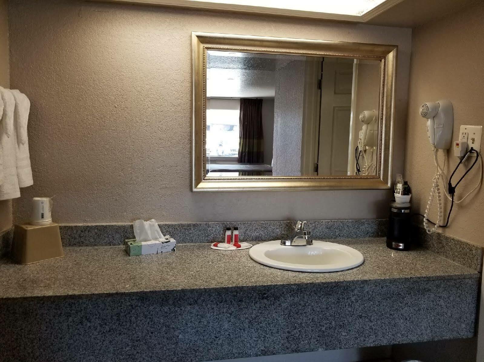 Motel Super 8 By Wyndham Pearl District Downtown 2*