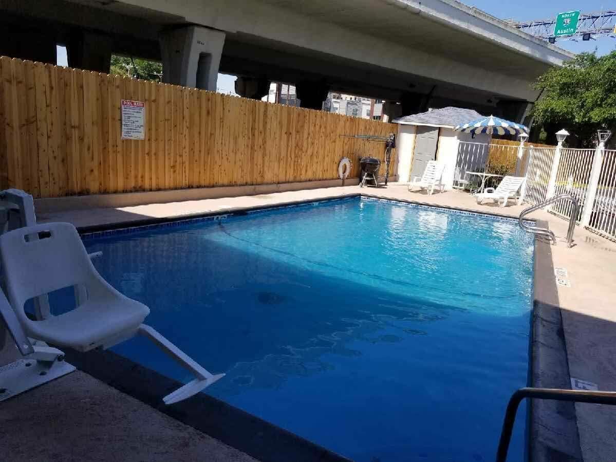 Super 8 By Wyndham Pearl District Downtown 2* San Antonio