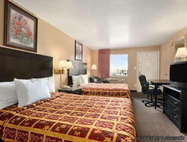 Motel Super 8 By Wyndham Pearl District Downtown San Antonio