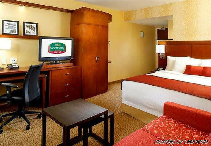 Courtyard By Marriott Six Flags At The Rim