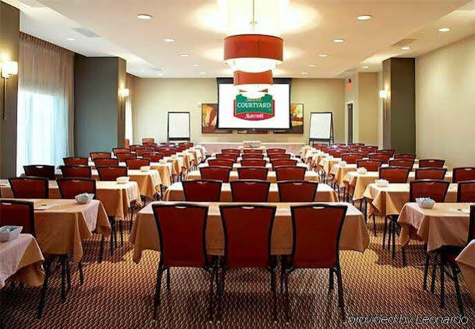 Courtyard By Marriott Six Flags At The Rim Hotel