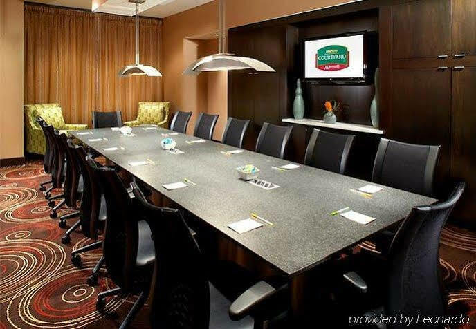 Hotel Courtyard By Marriott Six Flags At The Rim