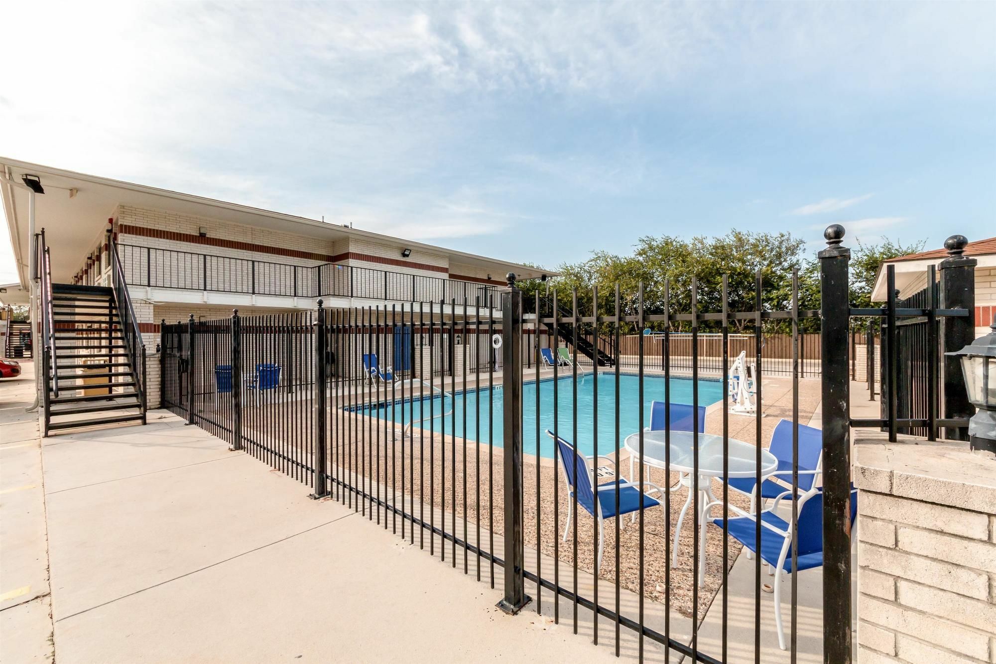 6-san Antonio, Tx - South Ww White Rd Hotel San Antonio