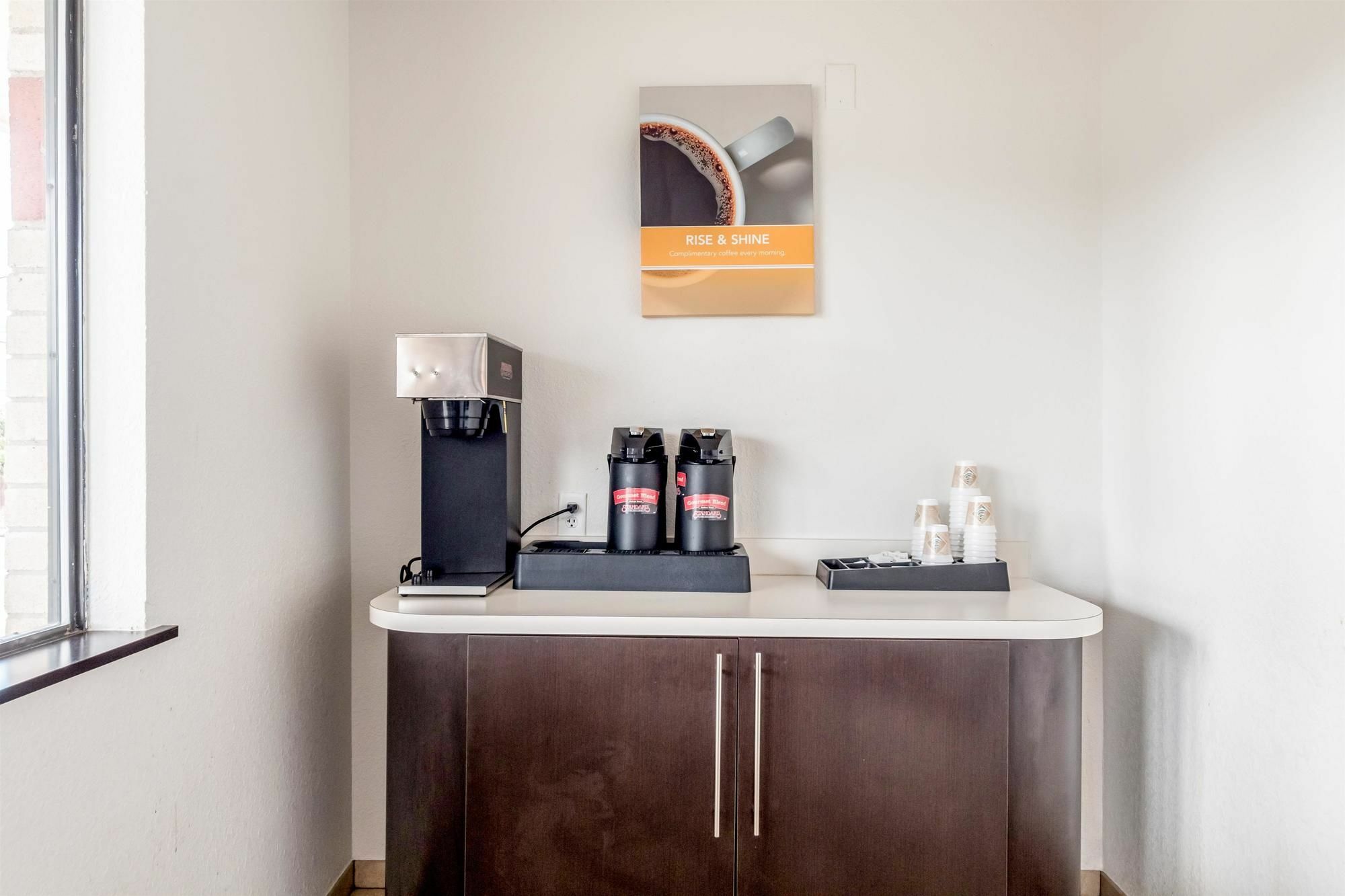 Hotel 6-san Antonio, Tx - South Ww White Rd